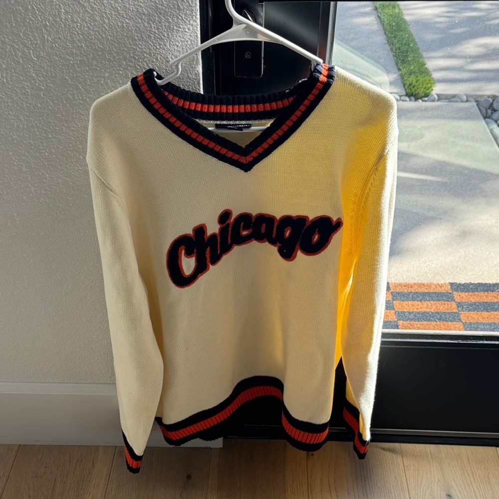 NFL Chicago Bears V-Neck Sweater - Cream and Black Size Medium